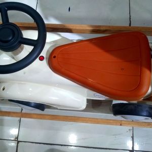 4-wheeled baby hut with musical lights BABY